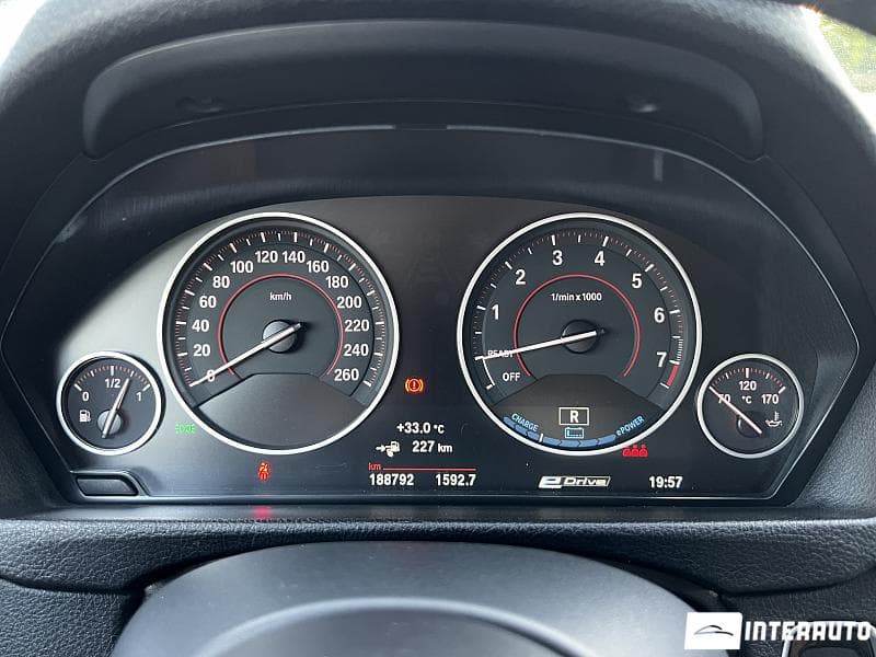 BMW 330E 2018 — Миниатюра 12
