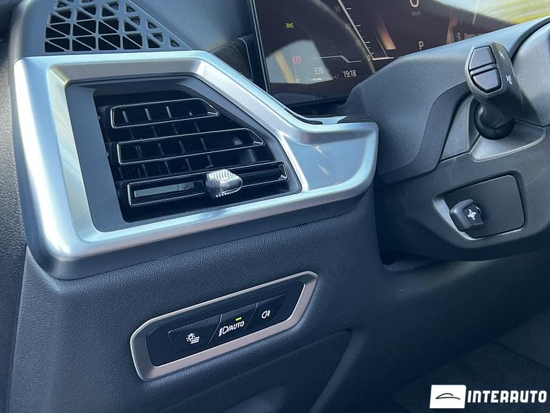 BMW X7 4.0d 2023 — Миниатюра 24