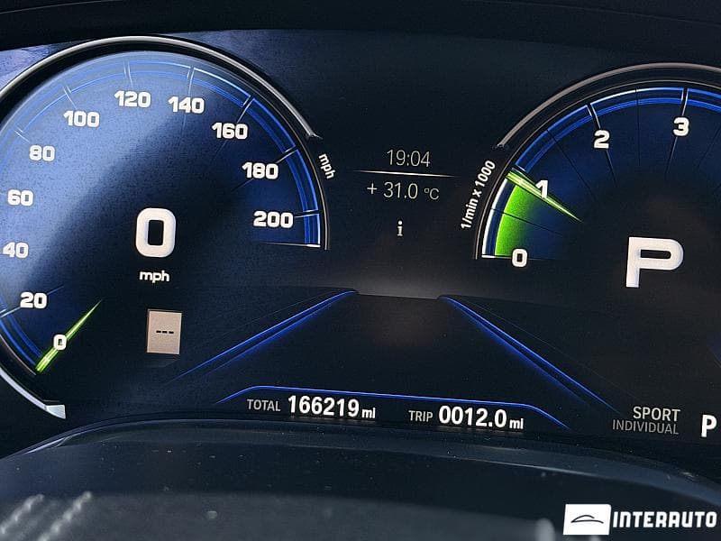 BMW 740e 2017 — Миниатюра 13