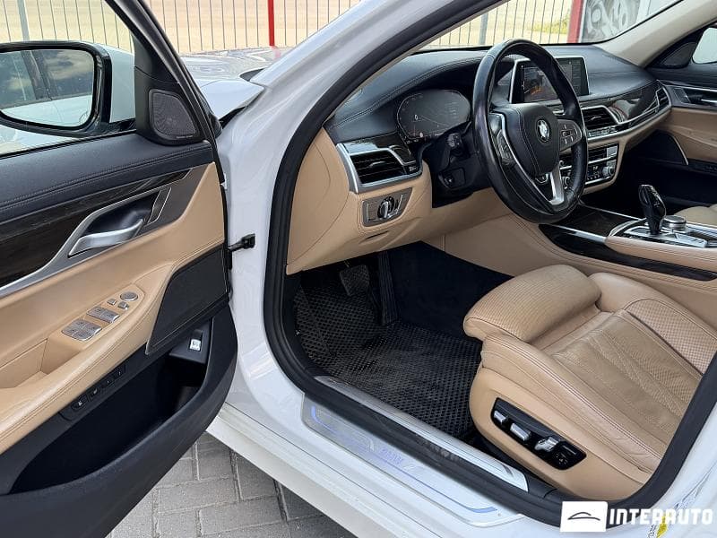 BMW 740 2022 — Миниатюра 7
