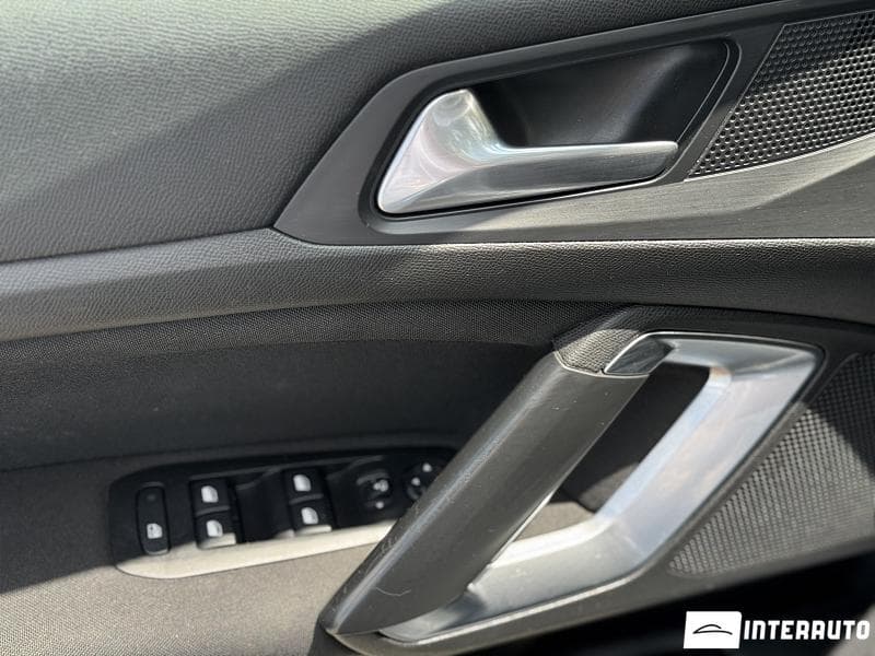 Peugeot 308 2017 — Миниатюра 6