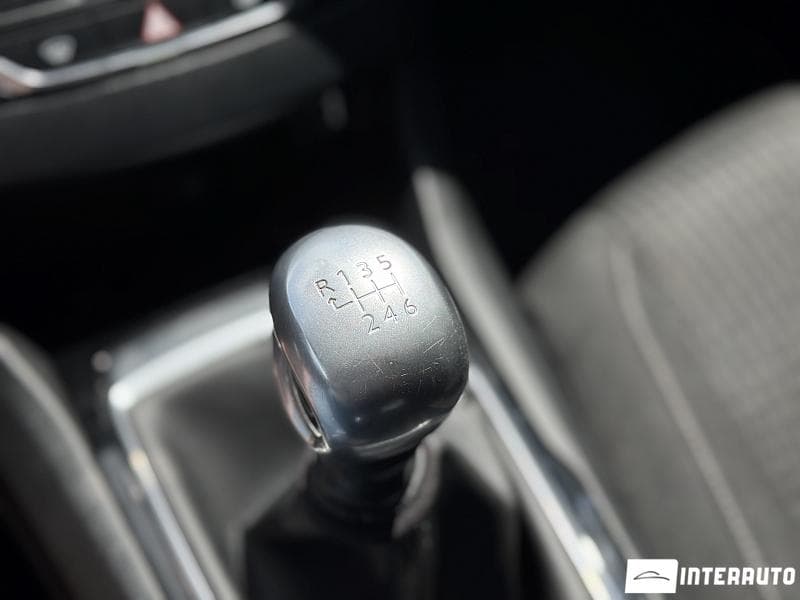 Peugeot 308 2017 — Миниатюра 14