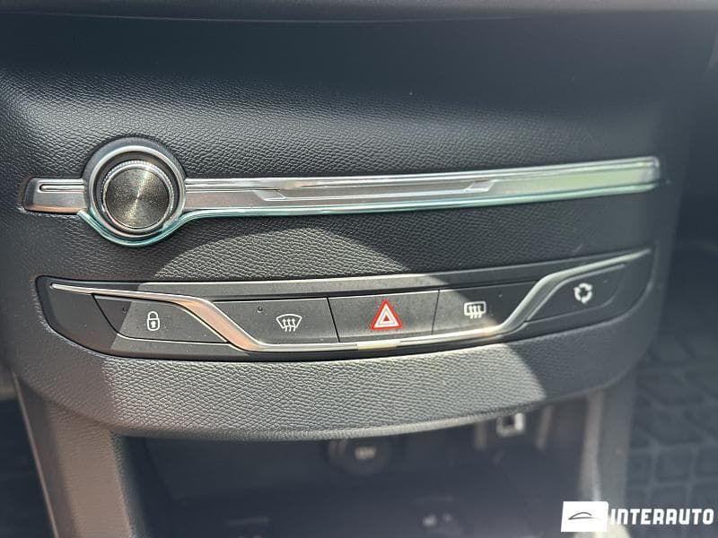 Peugeot 308 2017 — Миниатюра 13