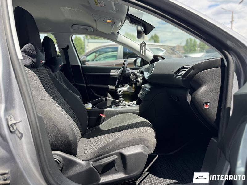 Peugeot 308 2017 — Миниатюра 15