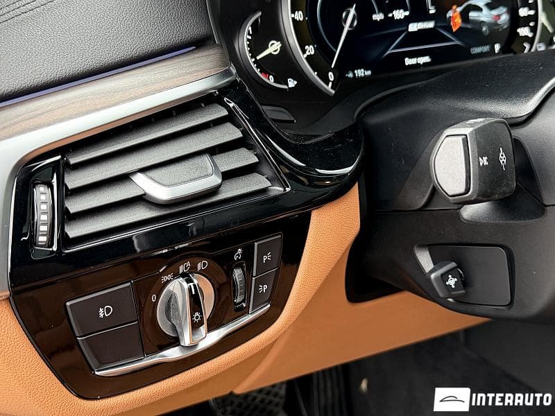 BMW 530e 2018 — Миниатюра 16