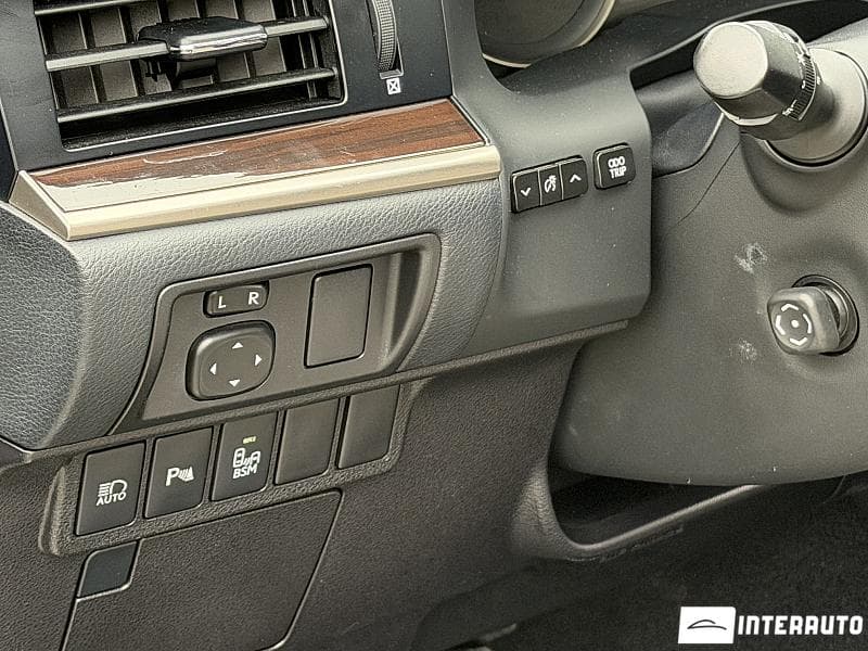 Lexus ES 300h 2018 — Миниатюра 11