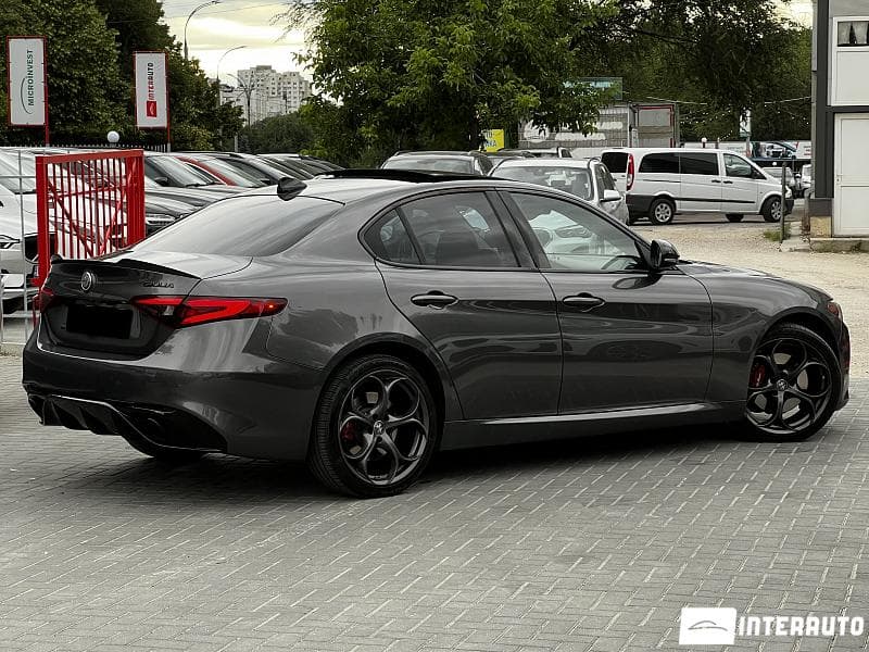 Alfa Romeo Giulia 2018 — Миниатюра 3