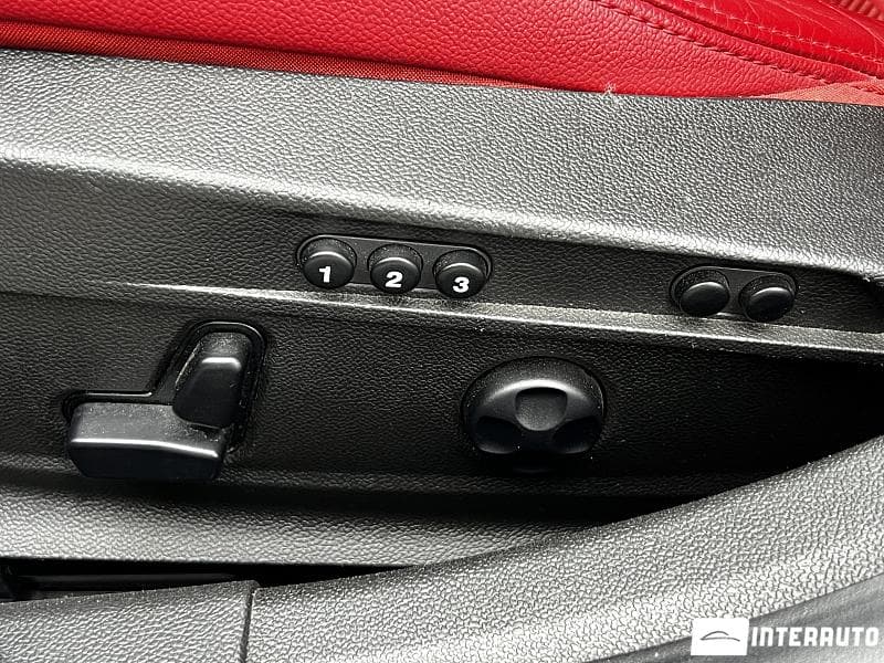 Alfa Romeo Giulia 2018 — Миниатюра 16