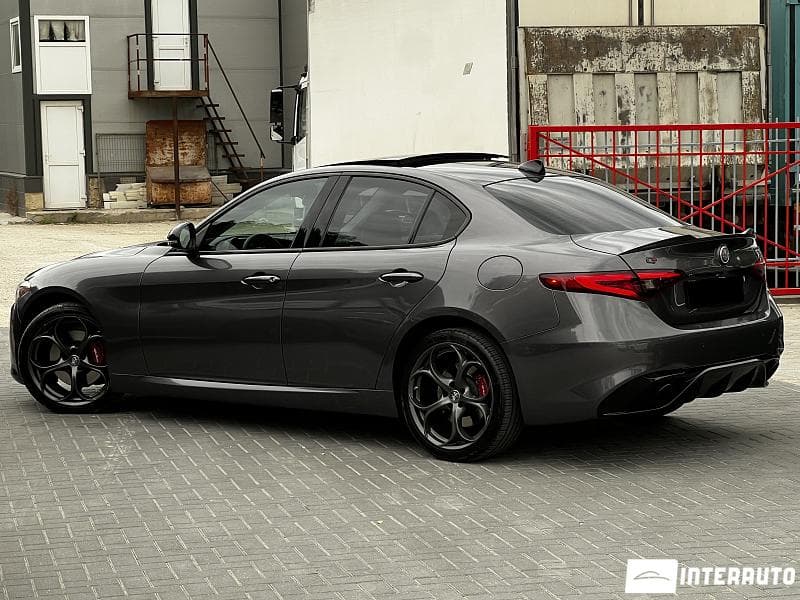 Alfa Romeo Giulia 2018 — Миниатюра 2