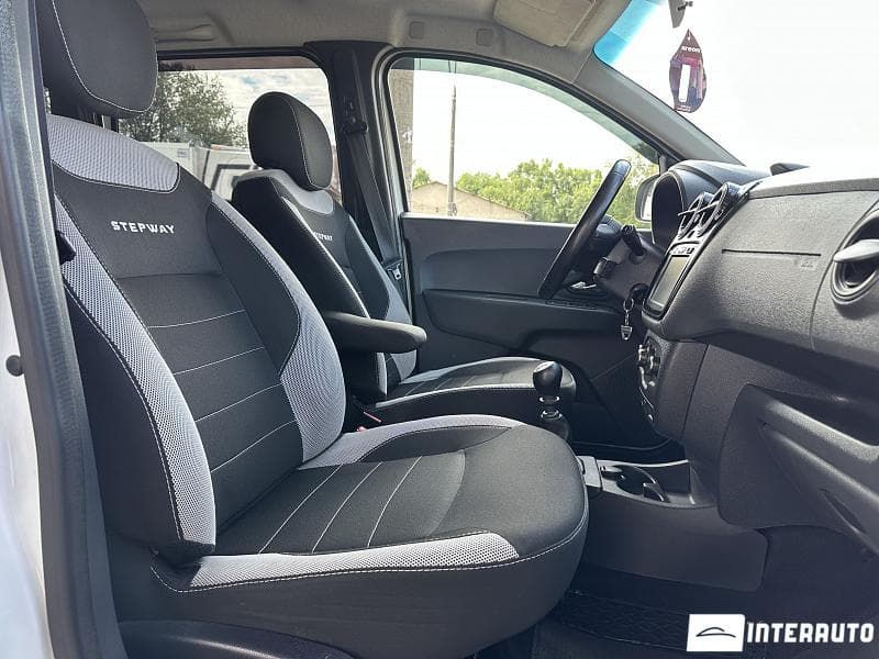 2017 Dacia Lodgy Stepway — Miniatură 13