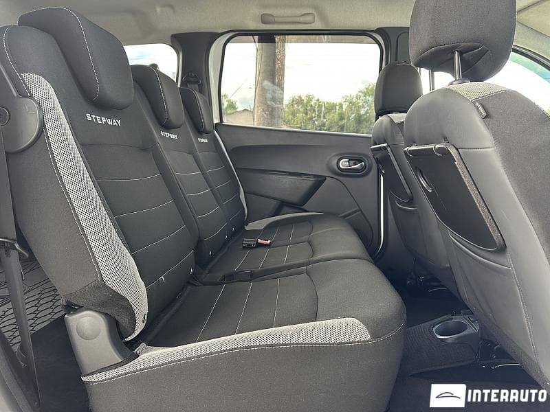 2017 Dacia Lodgy Stepway — Miniatură 16