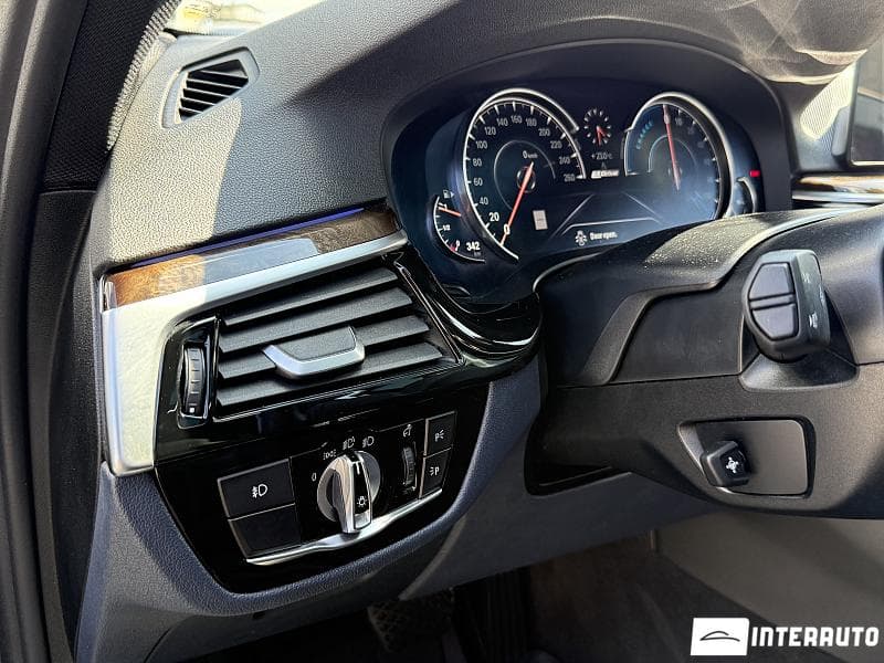 BMW 530e 2018 — Миниатюра 9