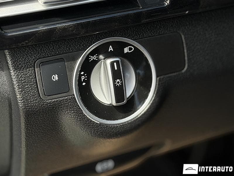 Mercedes E 220 2010 — Миниатюра 6