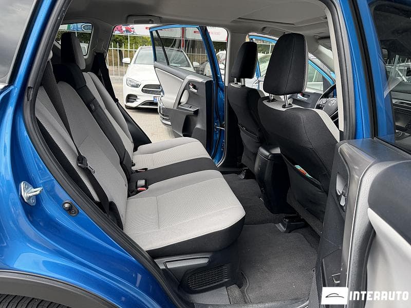 Toyota Rav-4 2017 — Миниатюра 8