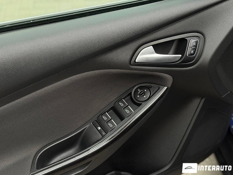 2016 Ford Focus — Miniatură 16