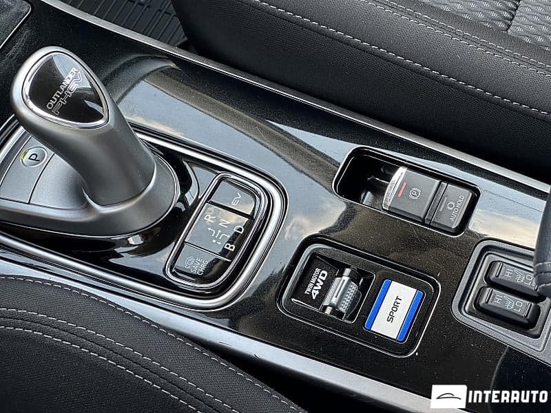 Mitsubishi Outlander 2020 — Миниатюра 12