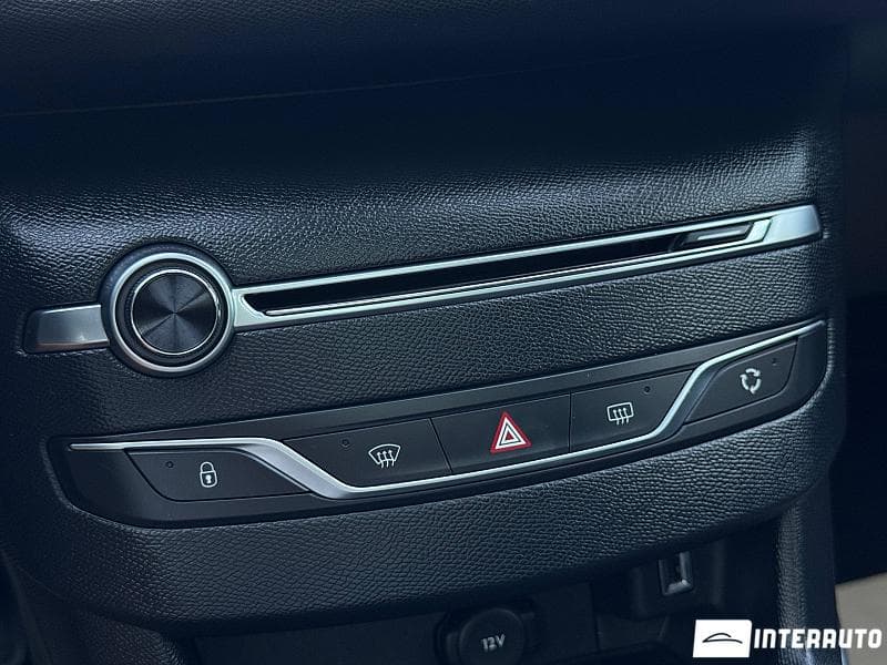 Peugeot 308 2018 — Миниатюра 11