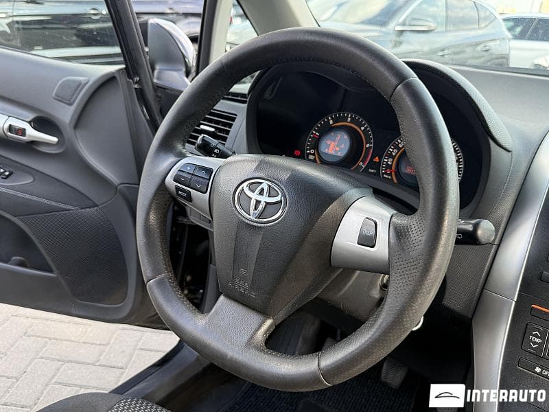 2010 Toyota Auris — Miniatură 7