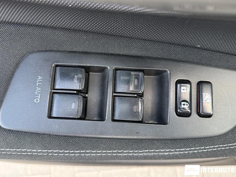 2010 Toyota Auris — Miniatură 15