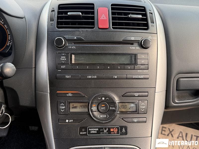 2010 Toyota Auris — Miniatură 9
