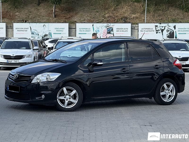 2010 Toyota Auris — Miniatură 2
