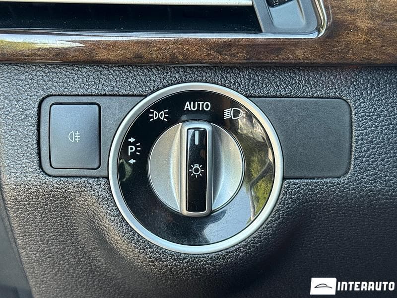 Mercedes E 220 2012 — Миниатюра 8