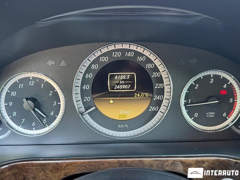 Mercedes E 220 2012 — Миниатюра 10