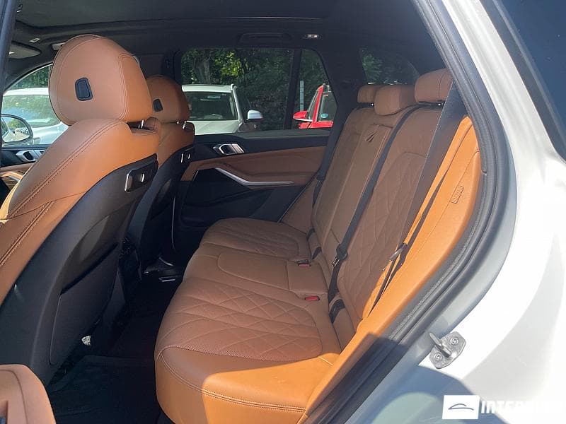 BMW X5 4.0i 2023 — Миниатюра 17