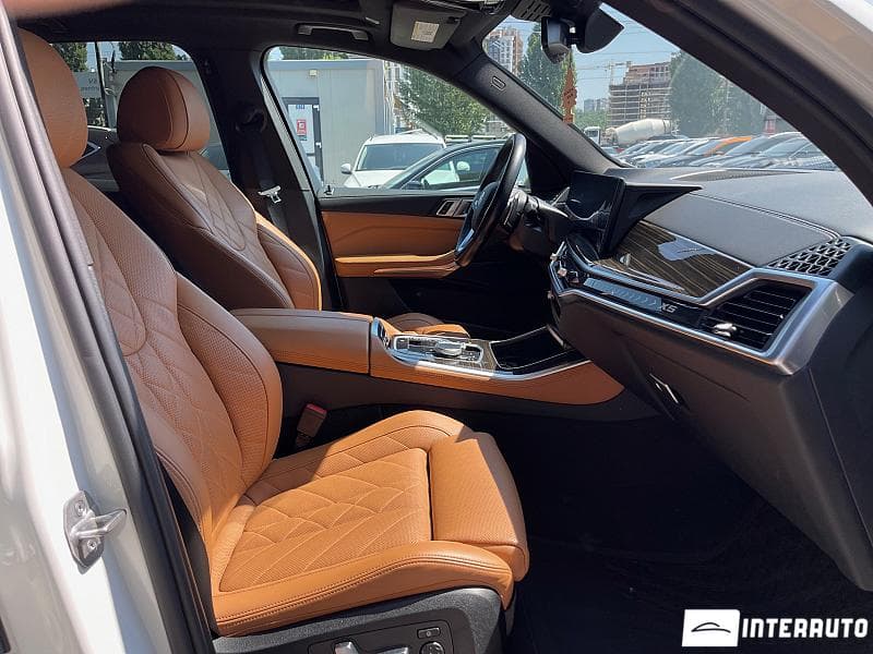 BMW X5 4.0i 2023 — Миниатюра 20