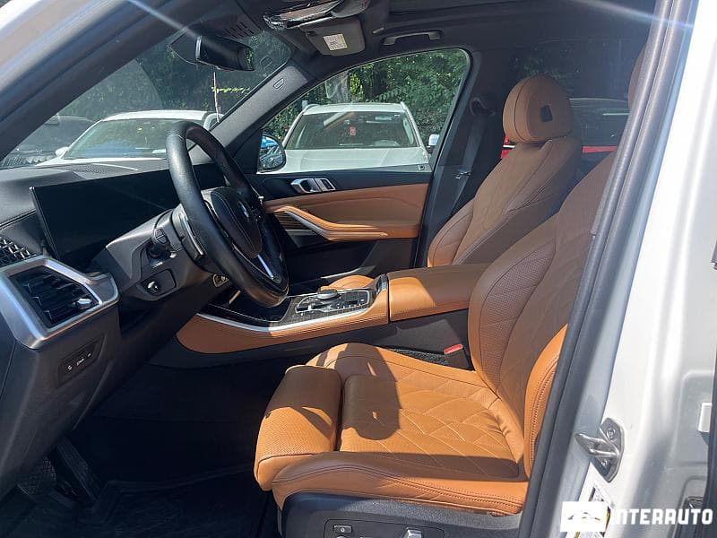BMW X5 4.0i 2023 — Миниатюра 5