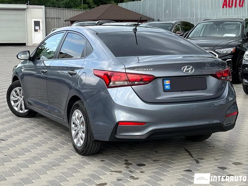 2017 Hyundai Accent — Miniatură 4