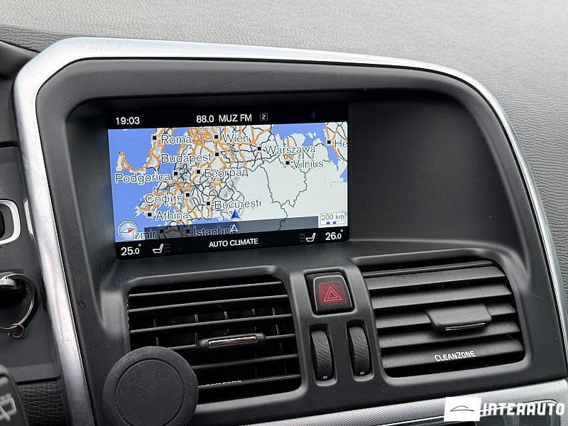 Volvo XC 60 2017 — Миниатюра 15