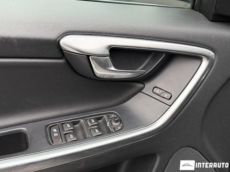 Volvo XC 60 2017 — Миниатюра 16