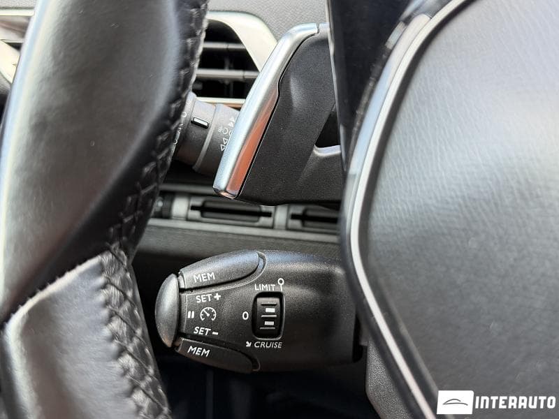 2018 Peugeot 3008 — Miniatură 12