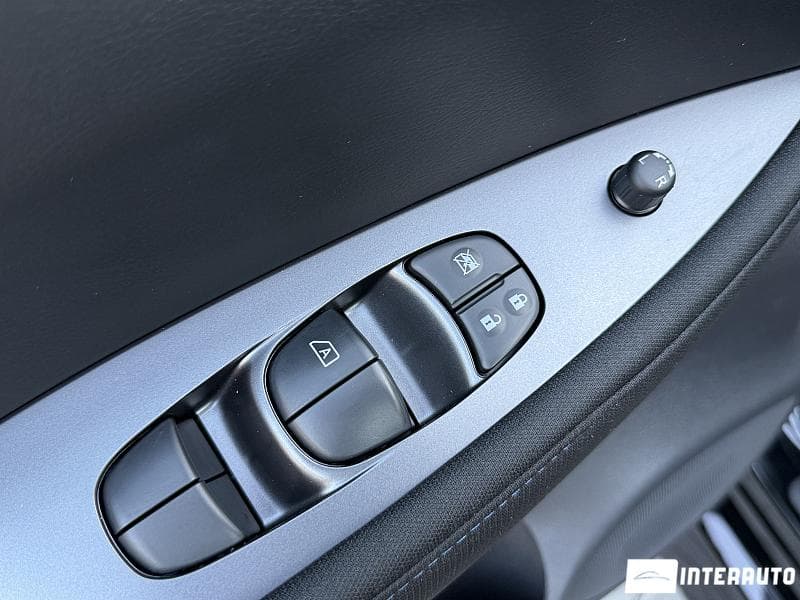 2025 Nissan Leaf — Miniatură 18