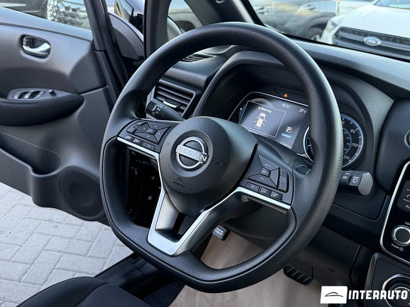 2025 Nissan Leaf — Miniatură 7