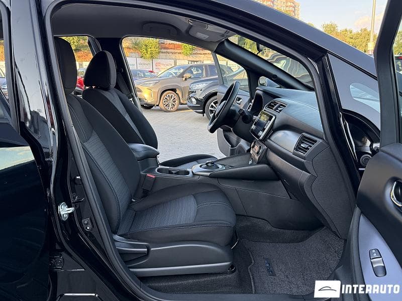 2025 Nissan Leaf — Miniatură 14