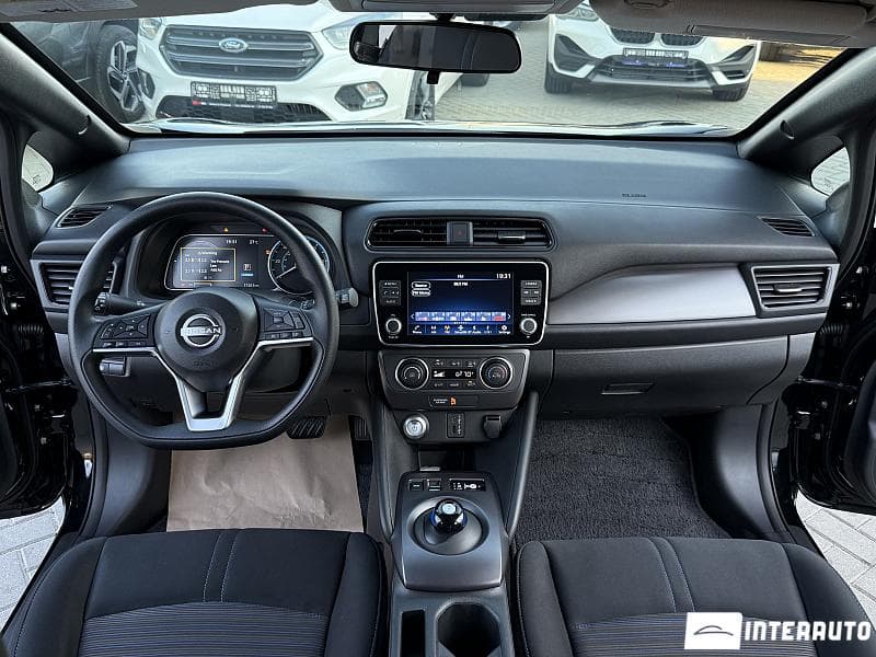 2025 Nissan Leaf — Miniatură 5