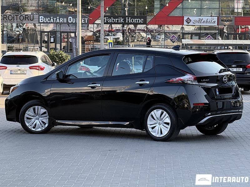 2025 Nissan Leaf — Miniatură 4