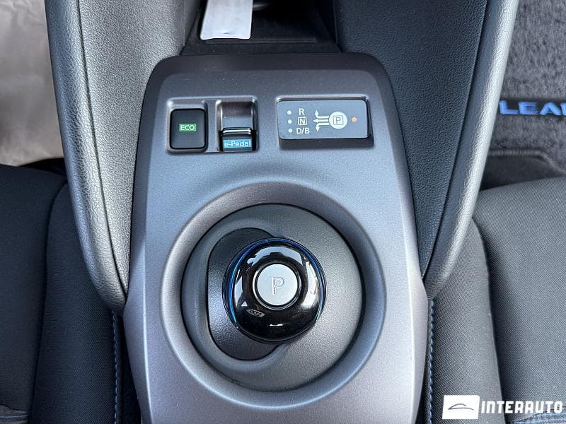 2025 Nissan Leaf — Miniatură 11