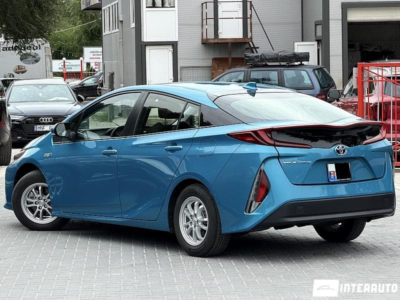 Toyota Prius 2022 — Миниатюра 3