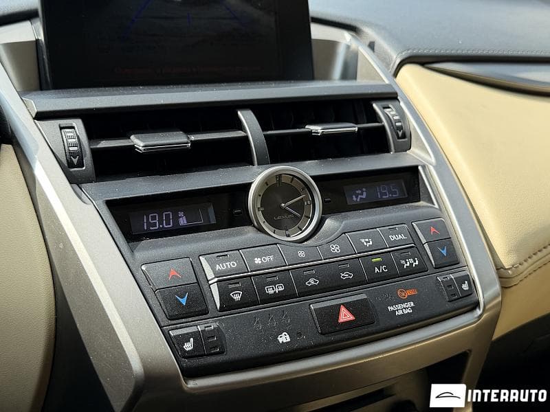 2016 Lexus NX 300H — Miniatură 11