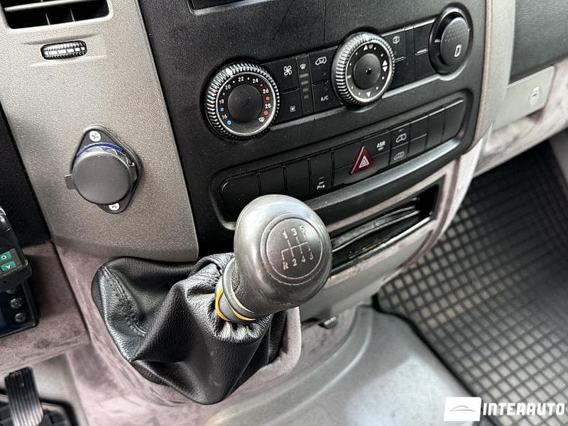 Mercedes Sprinter 2018 — Миниатюра 9