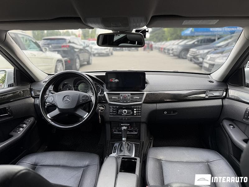 2010 Mercedes E 220 — Miniatură 18