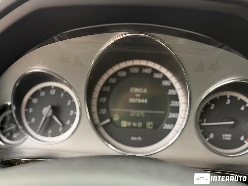 2010 Mercedes E 220 — Miniatură 10