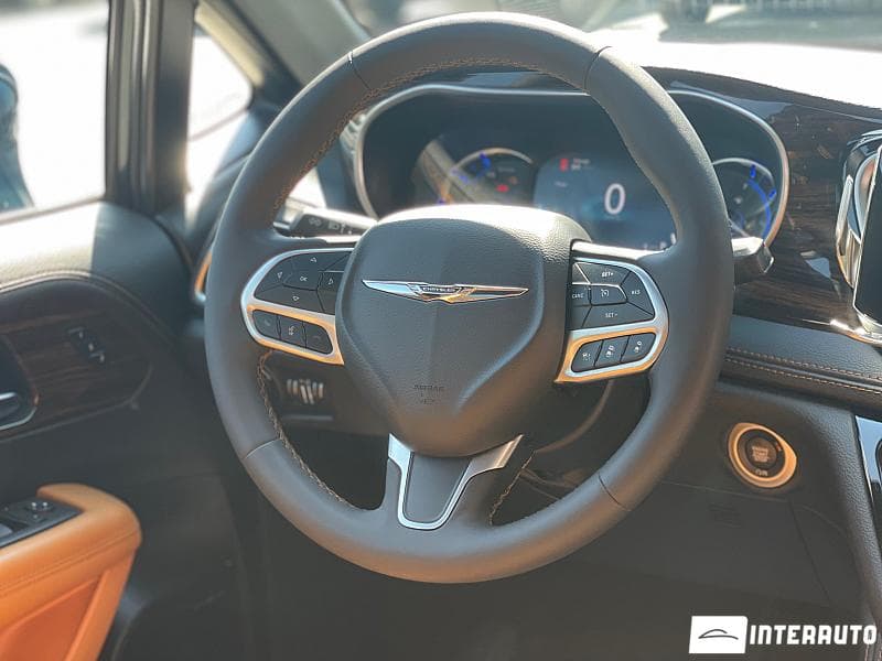 Chrysler Pacifica 2022 — Миниатюра 12