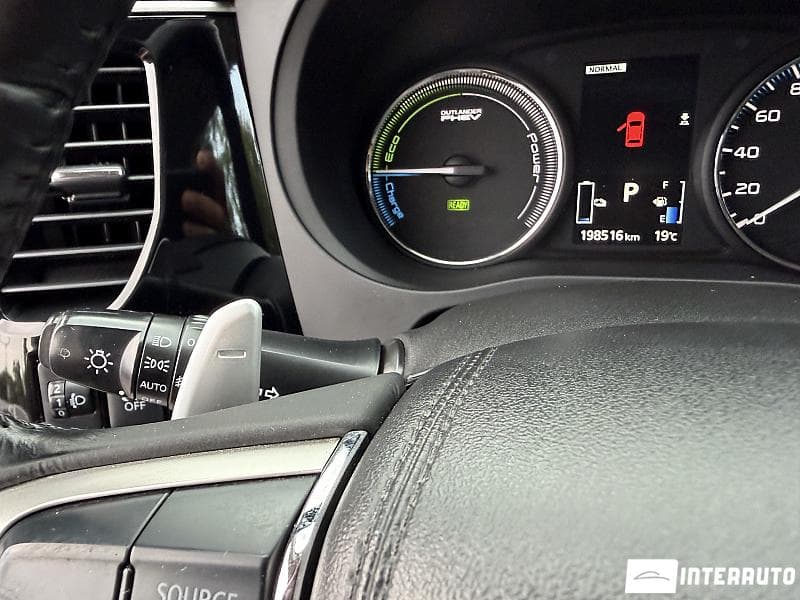 Mitsubishi Outlander 2015 — Миниатюра 13