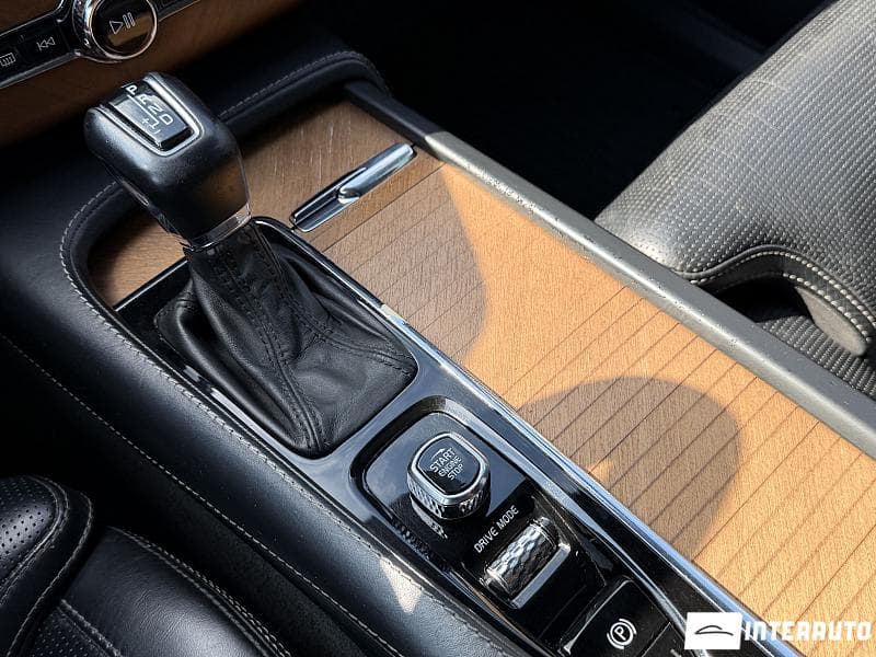 Volvo XC 90 2018 — Миниатюра 12