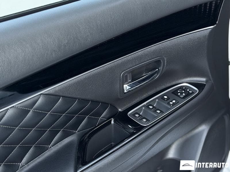 Mitsubishi Outlander 2019 — Миниатюра 9