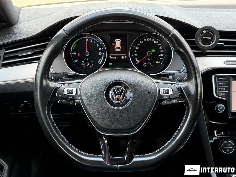 Volkswagen Passat GTE 2016 — Миниатюра 10